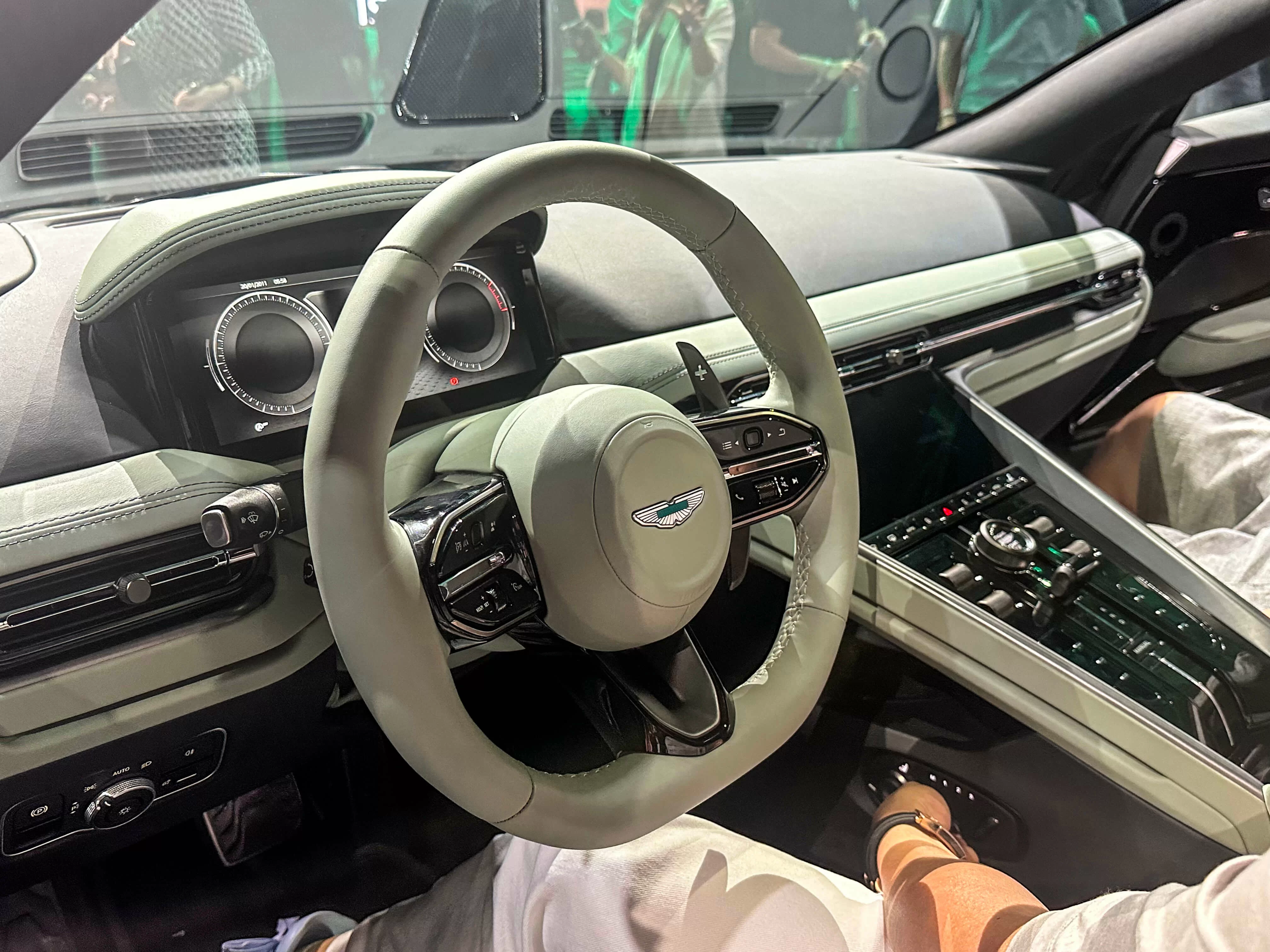 中國首發Aston Martin DB12 – TopGear